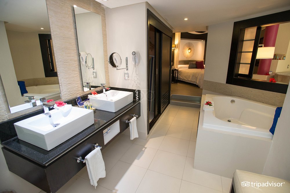 honeymoon-spa-suite--v2223438